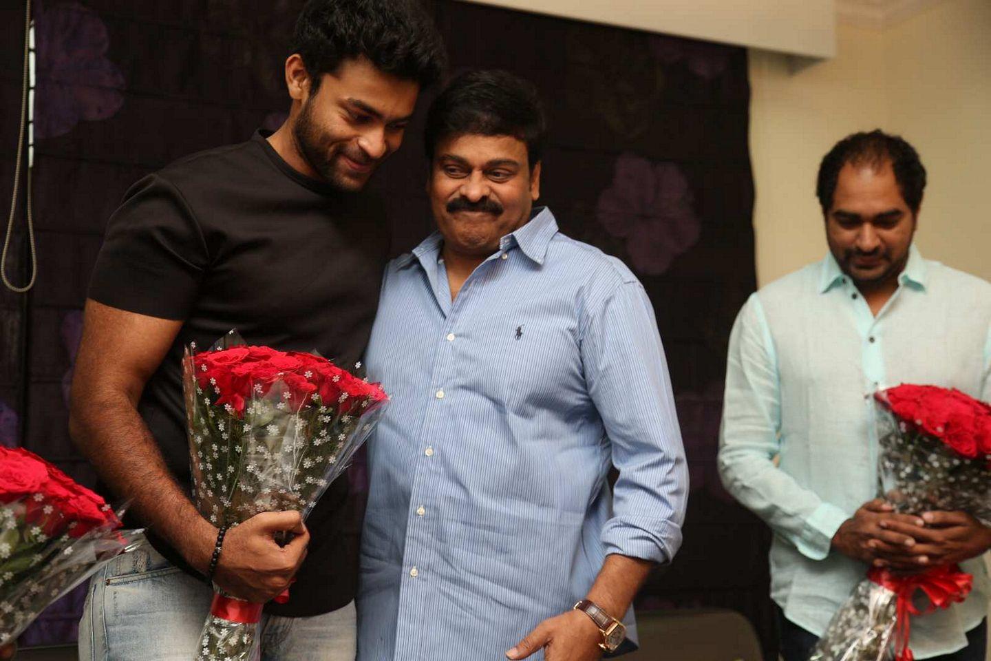 Kancha Team Meets Chiranjeevi