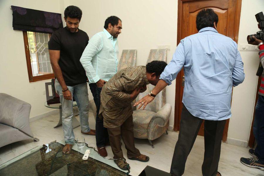 Kancha Team Meets Chiranjeevi