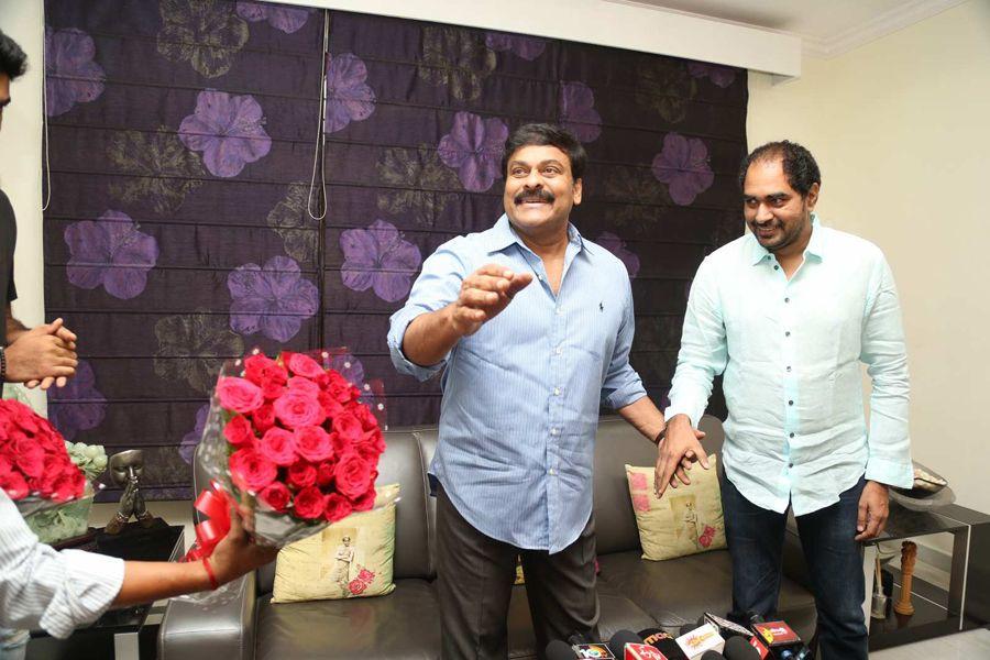 Kancha Team Meets Chiranjeevi