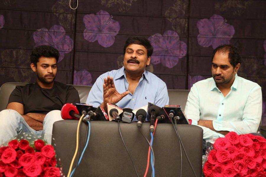 Kancha Team Meets Chiranjeevi