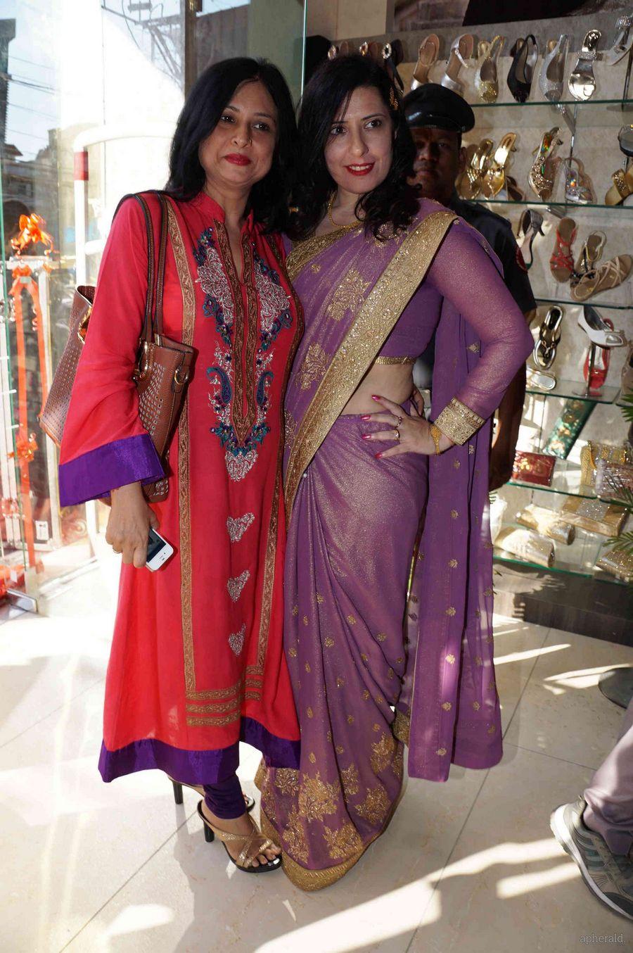 Karishma kapoor Neerus mix Launch Photos
