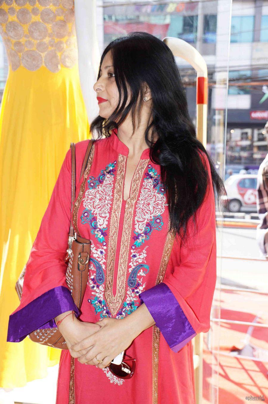 Karishma kapoor Neerus mix Launch Photos