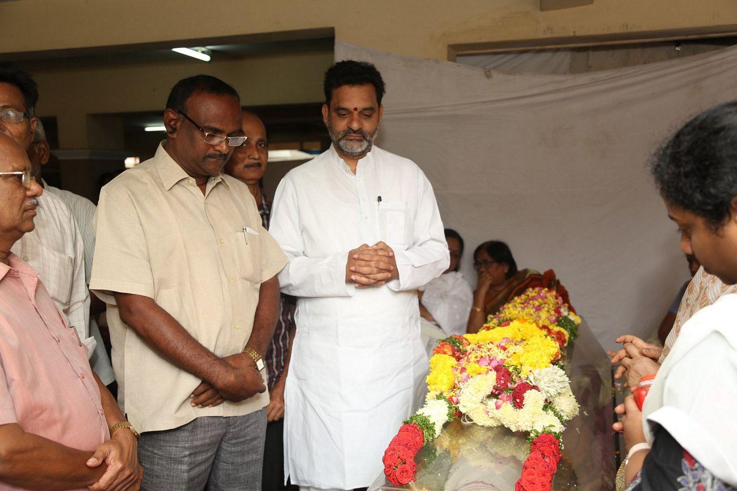 Kondavalasa Lakshmana Rao Condolences Pics