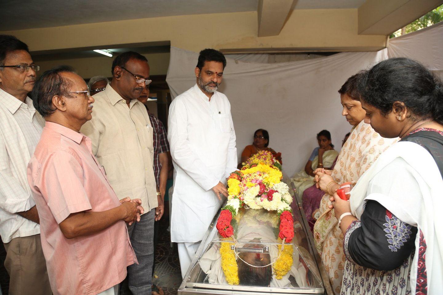 Kondavalasa Lakshmana Rao Condolences Pics