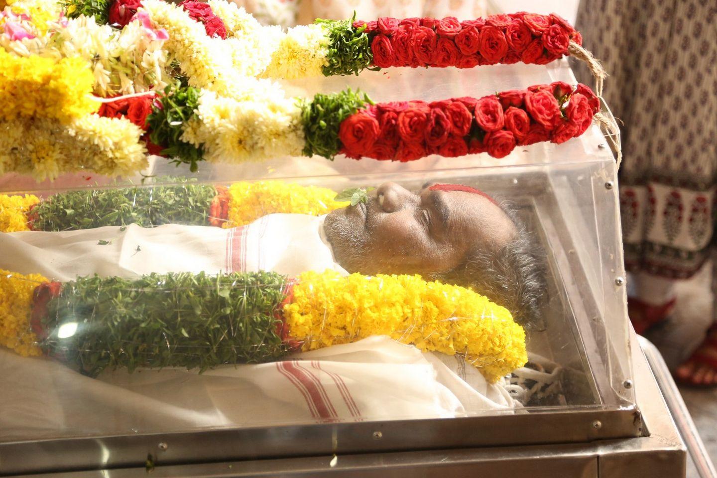 Kondavalasa Lakshmana Rao Condolences Pics