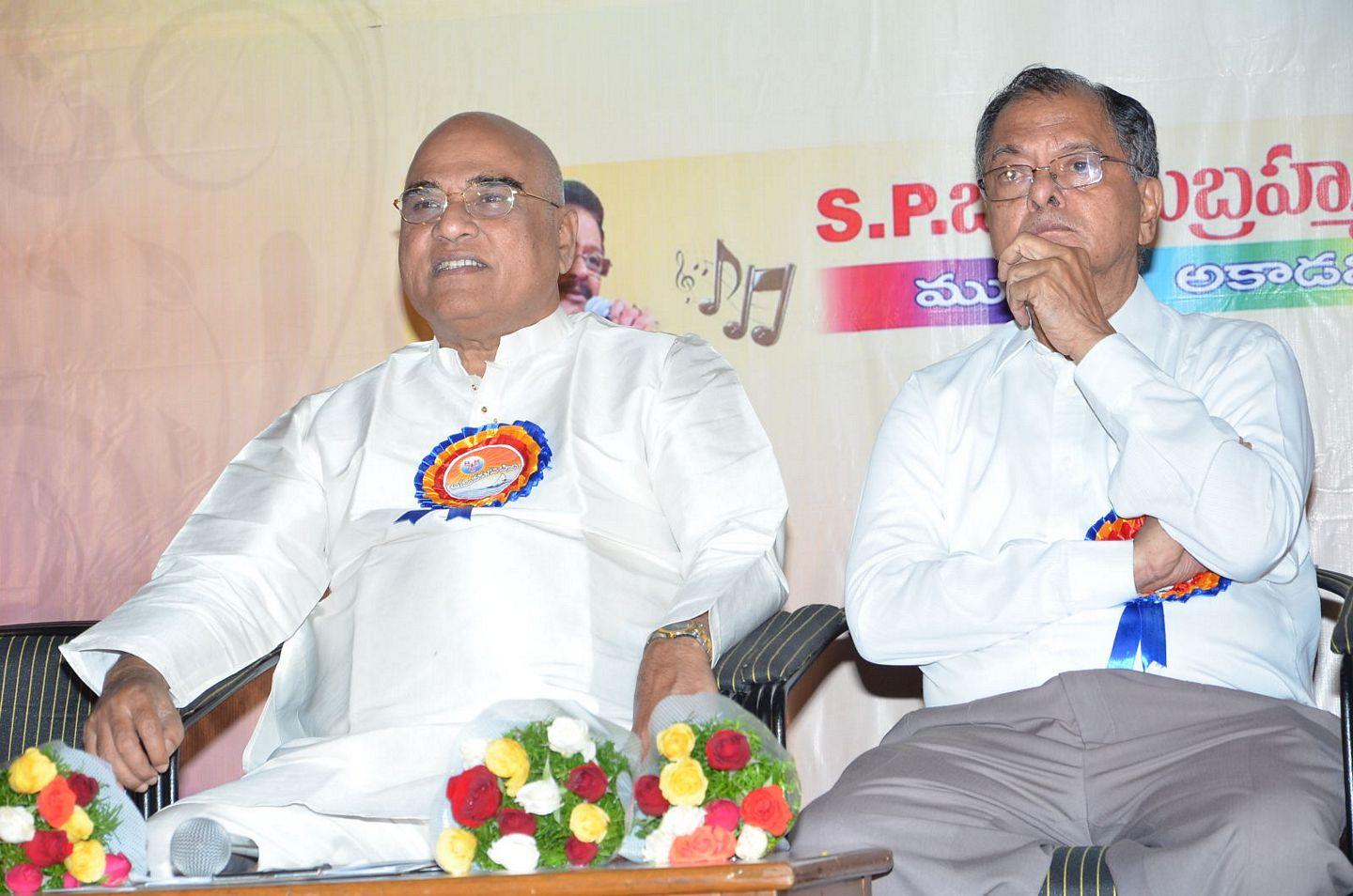KV Reddy Award To Gunasekhar Photos