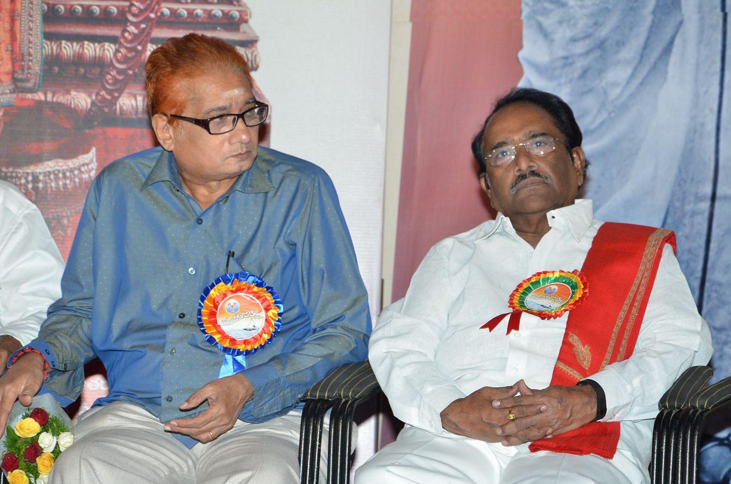 KV Reddy Award To Gunasekhar Photos