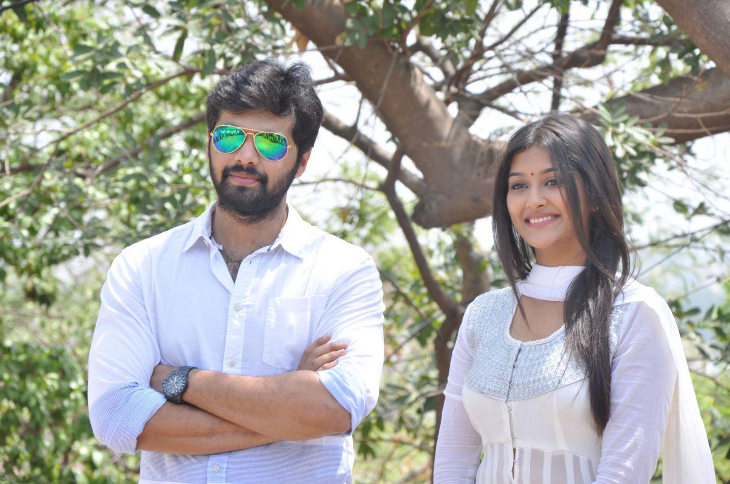 L7 Movie Opening Photos