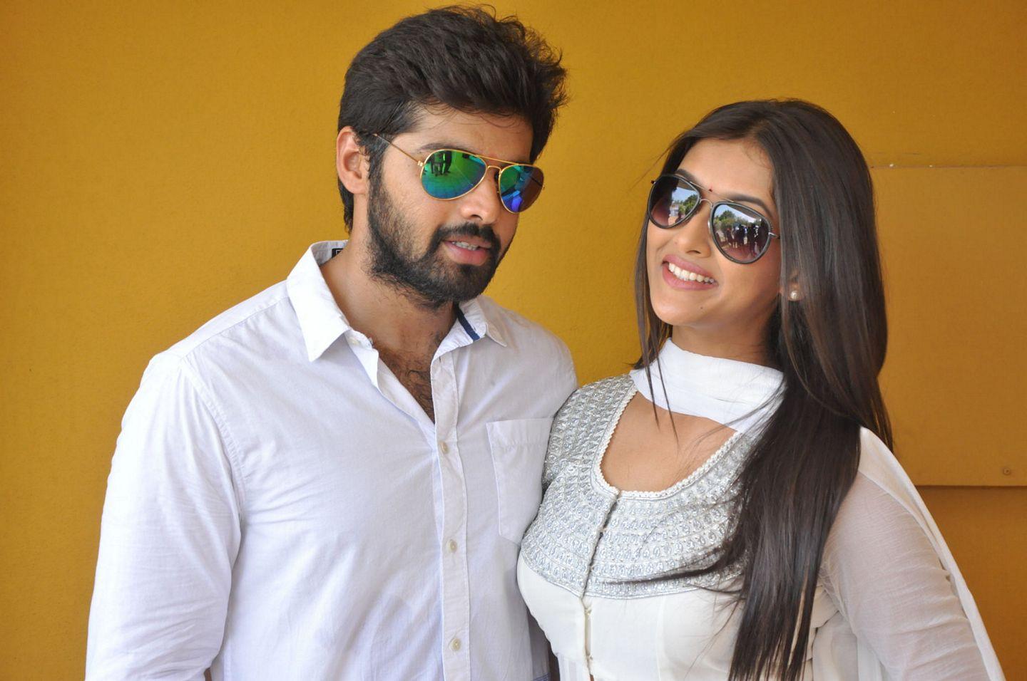 L7 Movie Opening Photos