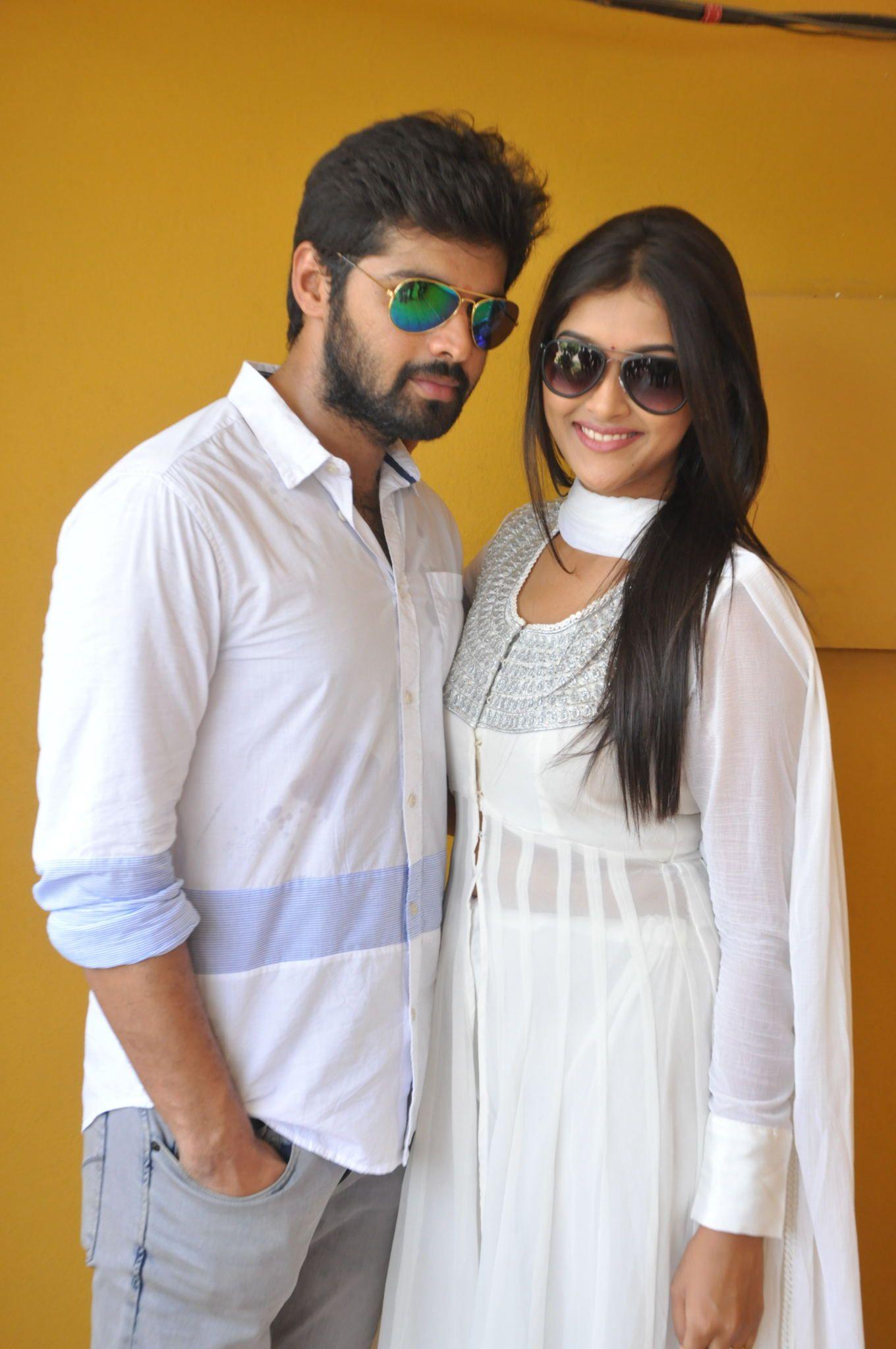 L7 Movie Opening Photos