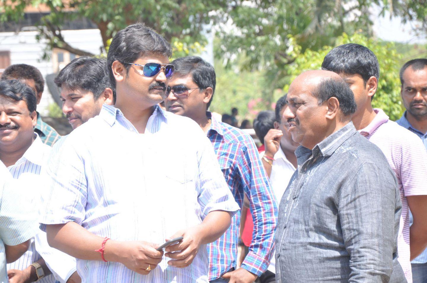 L7 Movie Opening Photos