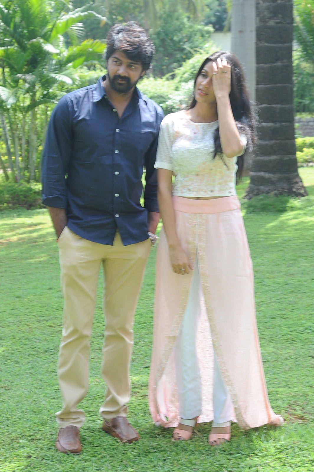 Lachindeviki O Lekkundi Movie First Look Launch Photos
