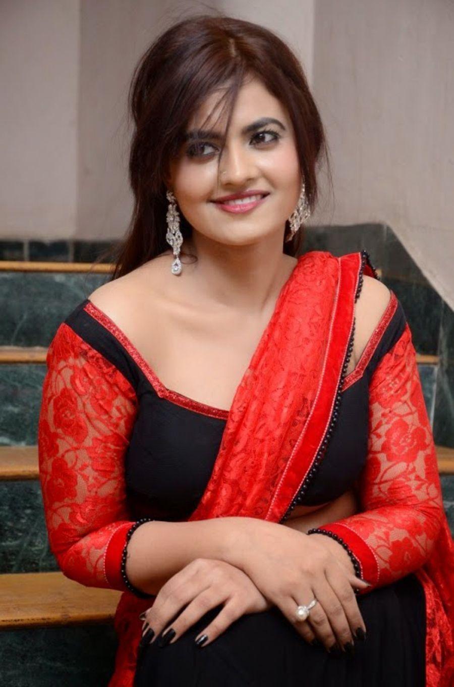 Lezlie Tripathy Hot Pics