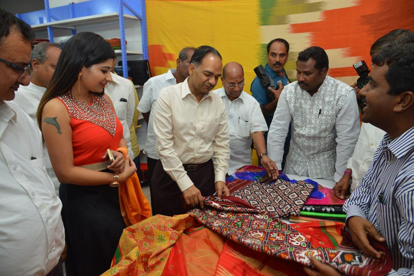 Madhulagna Das at Pochampally Ikat Art Mela Photos