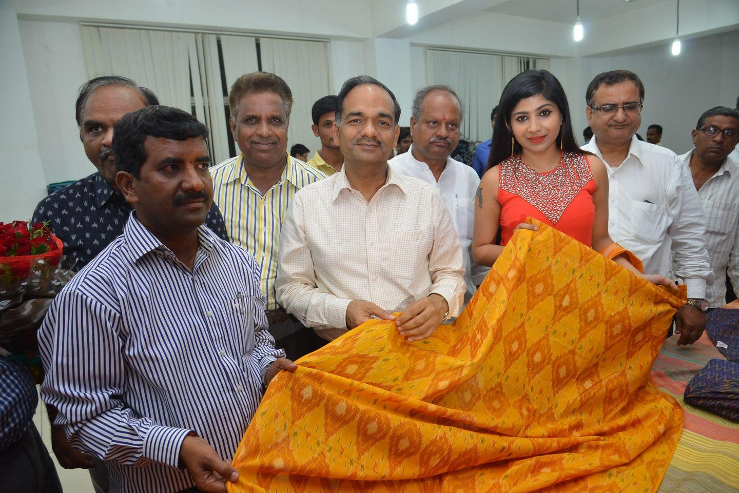 Madhulagna Das at Pochampally Ikat Art Mela Photos