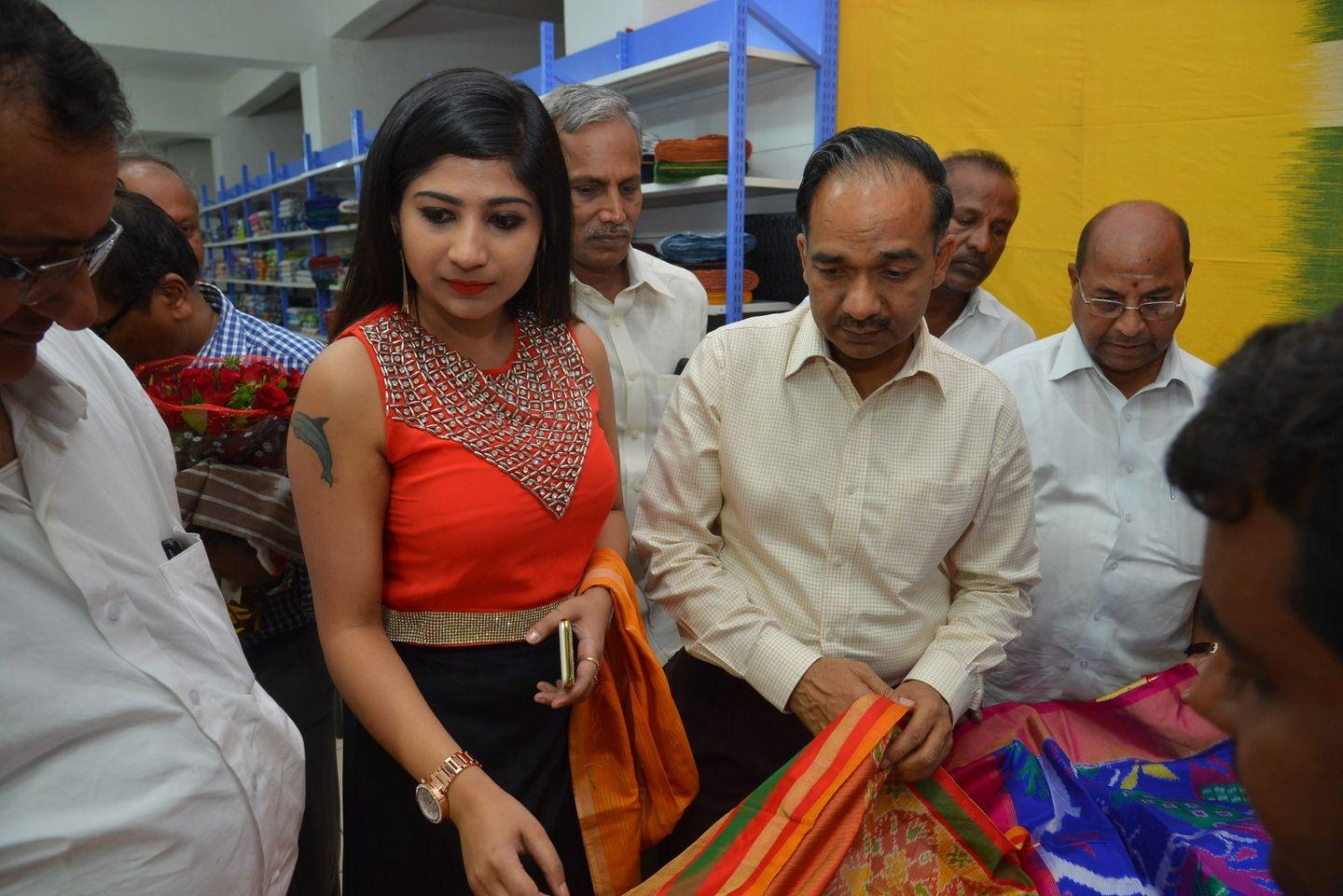 Madhulagna Das at Pochampally Ikat Art Mela Photos