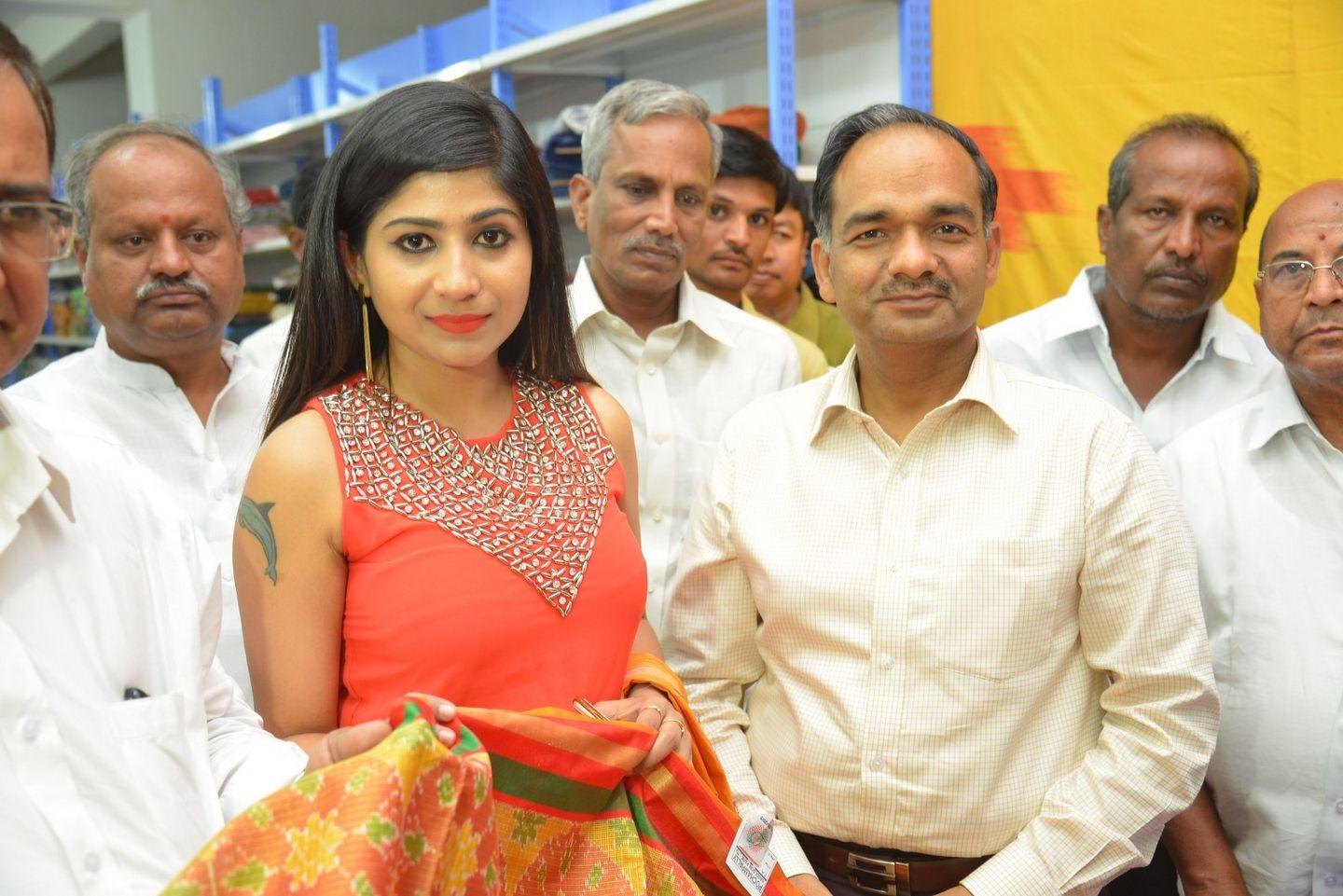 Madhulagna Das at Pochampally Ikat Art Mela Photos