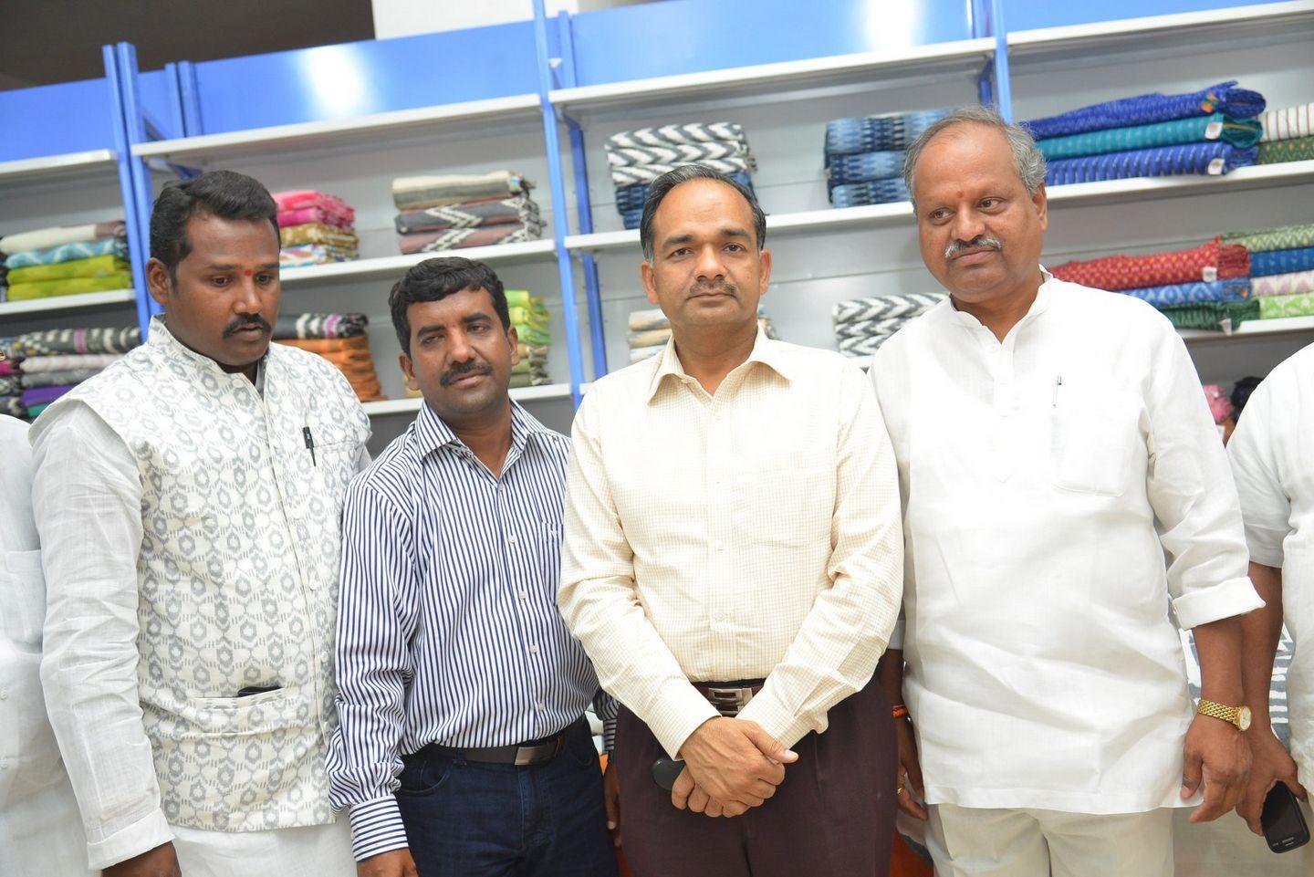 Madhulagna Das at Pochampally Ikat Art Mela Photos