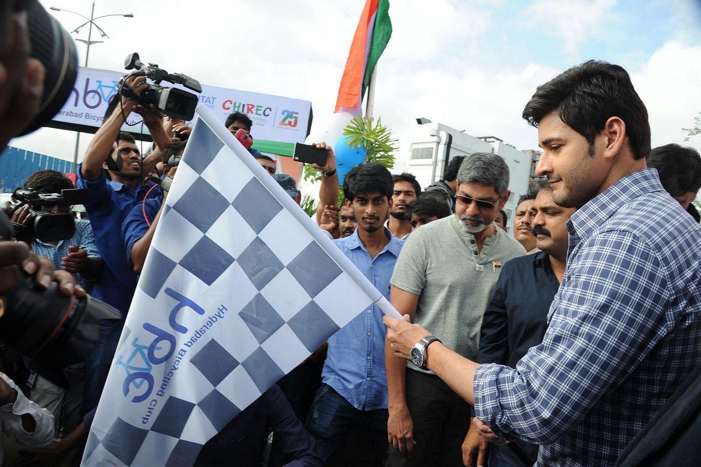 Mahesh Babu at HBC Chak De India Ride