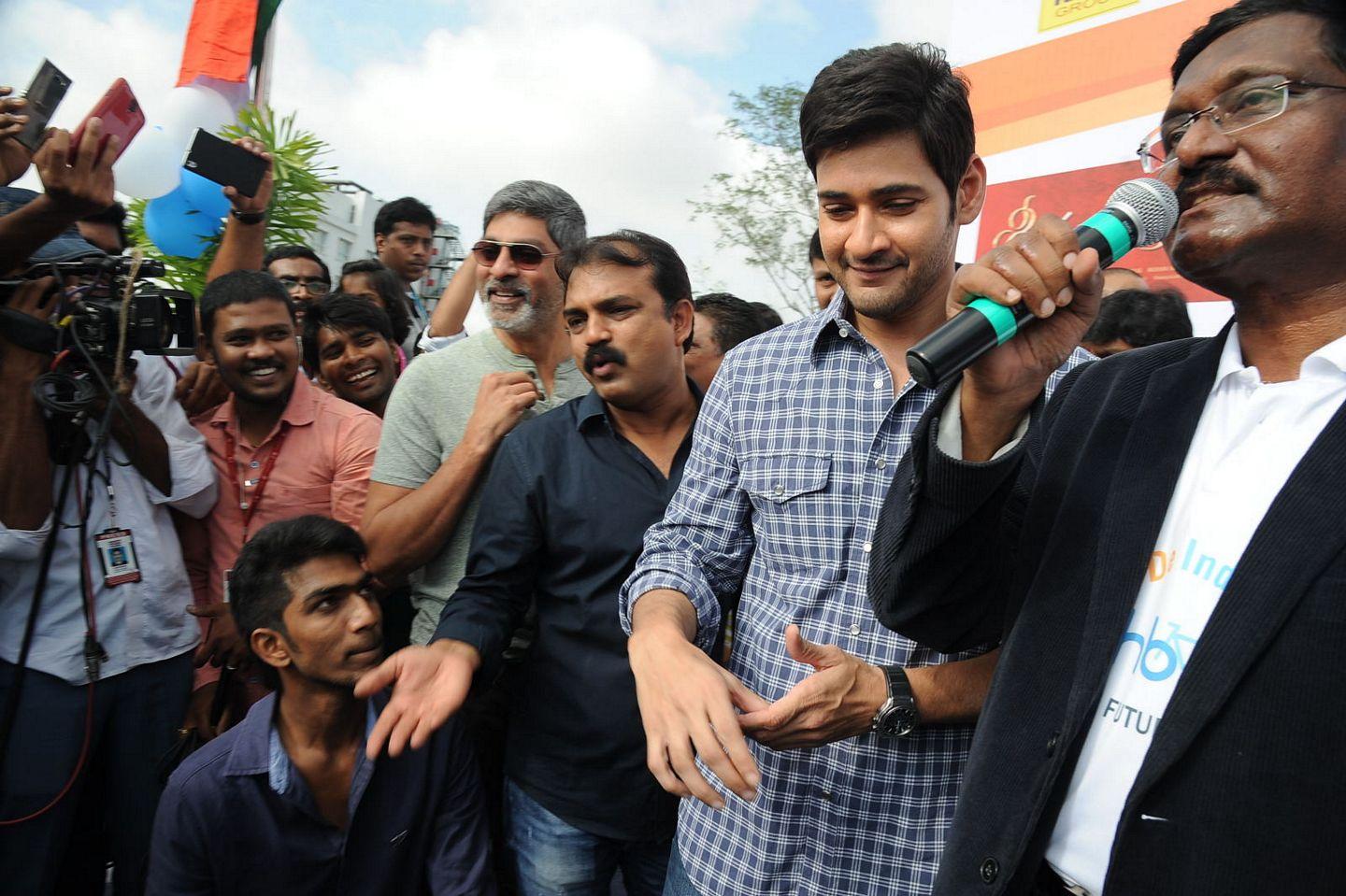 Mahesh Babu at HBC Chak De India Ride