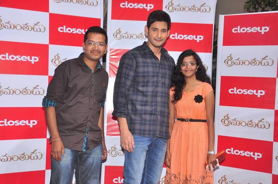 Mahesh Babu with Winners of Srimanthudu CloseUp Contest Photos