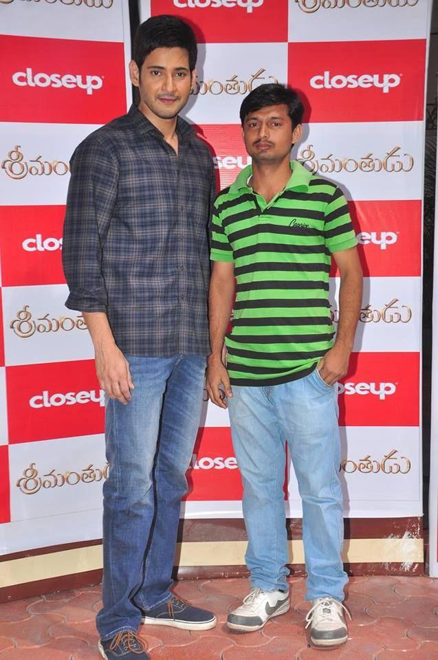 Mahesh Babu with Winners of Srimanthudu CloseUp Contest Photos