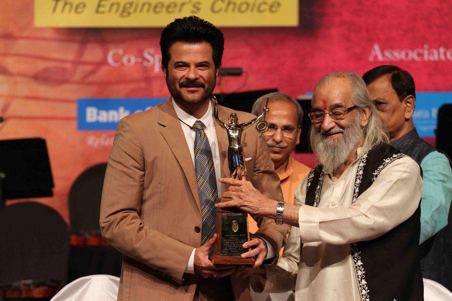 Master Dinanath Mangeshkar Awards 2015