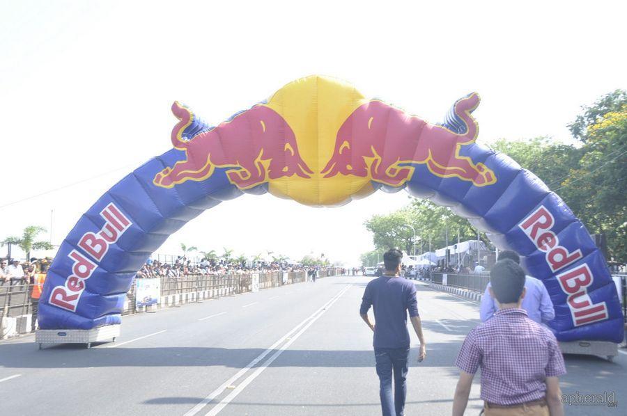 Nagarjuna And  Naga chaitanya Flagoff Redbull F1 Showrun