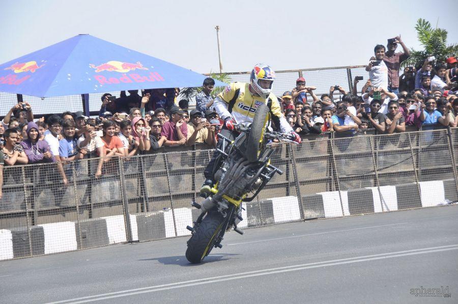 Nagarjuna And  Naga chaitanya Flagoff Redbull F1 Showrun