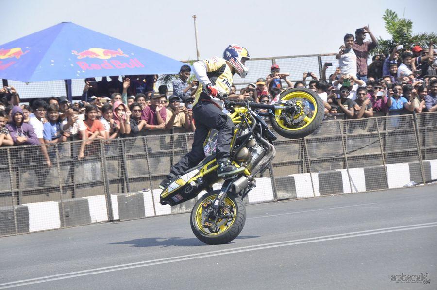Nagarjuna And  Naga chaitanya Flagoff Redbull F1 Showrun