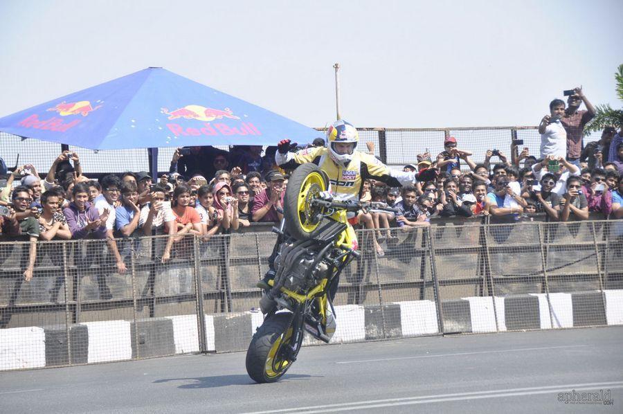 Nagarjuna And  Naga chaitanya Flagoff Redbull F1 Showrun