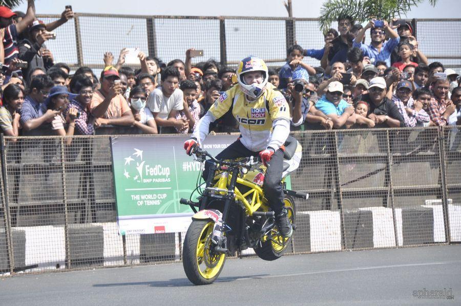 Nagarjuna And  Naga chaitanya Flagoff Redbull F1 Showrun