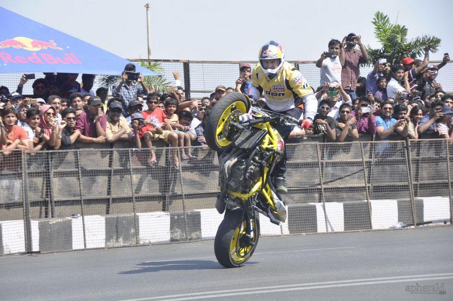 Nagarjuna And  Naga chaitanya Flagoff Redbull F1 Showrun