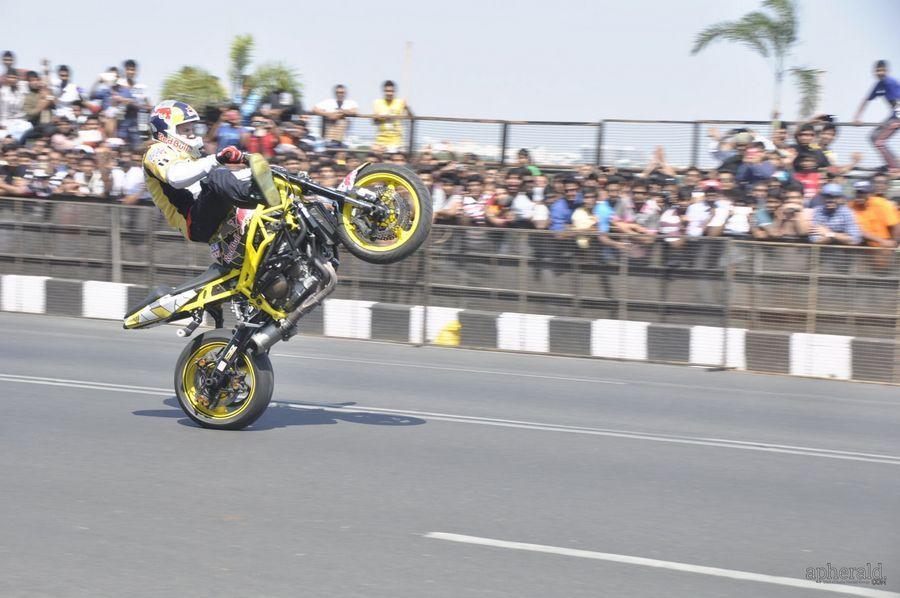 Nagarjuna And  Naga chaitanya Flagoff Redbull F1 Showrun