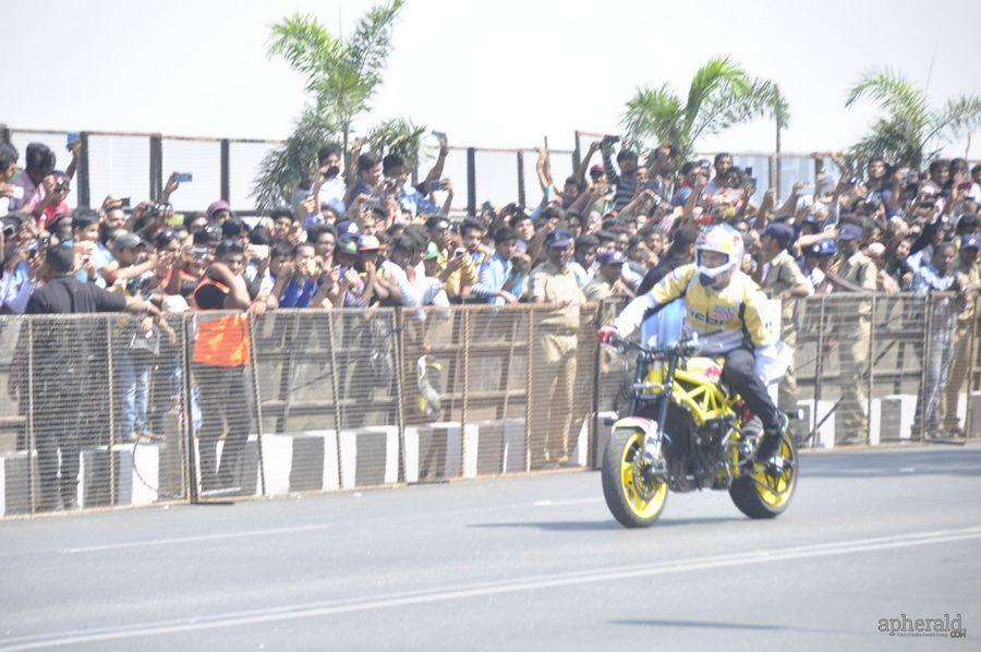 Nagarjuna And  Naga chaitanya Flagoff Redbull F1 Showrun