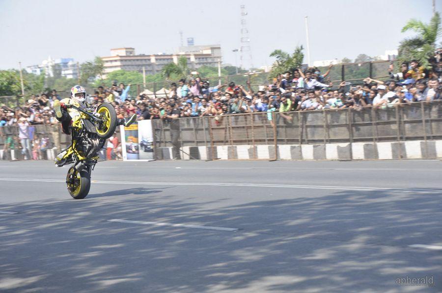 Nagarjuna And  Naga chaitanya Flagoff Redbull F1 Showrun