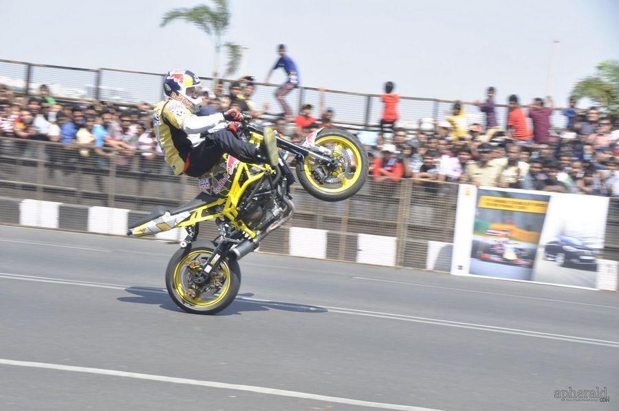 Nagarjuna And  Naga chaitanya Flagoff Redbull F1 Showrun