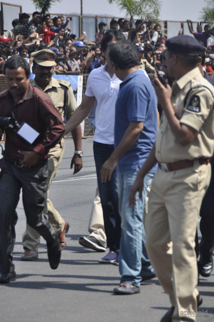 Nagarjuna And  Naga chaitanya Flagoff Redbull F1 Showrun