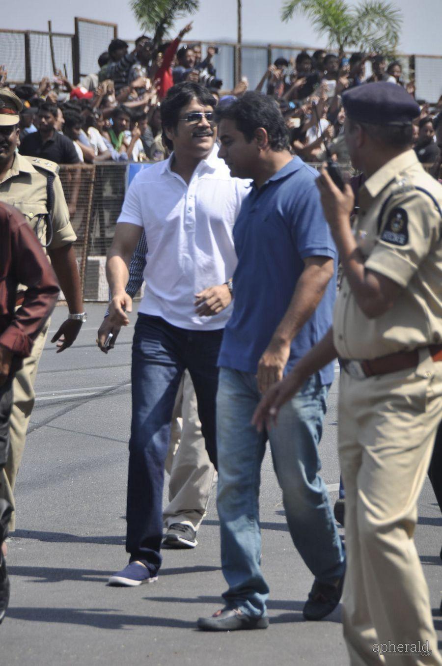 Nagarjuna And  Naga chaitanya Flagoff Redbull F1 Showrun