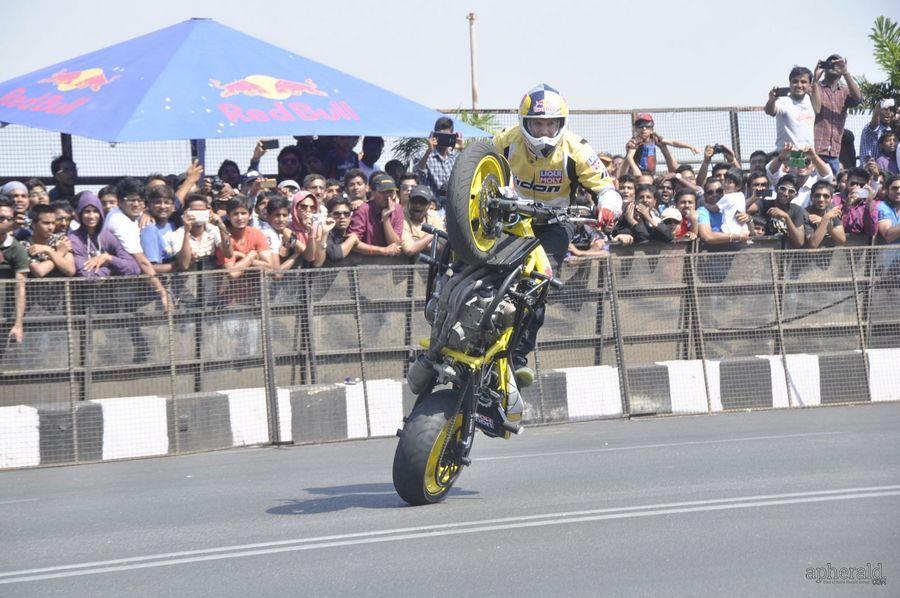 Nagarjuna And  Naga chaitanya Flagoff Redbull F1 Showrun