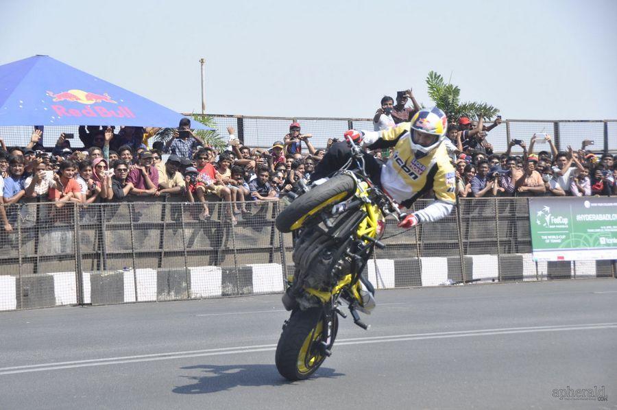 Nagarjuna And  Naga chaitanya Flagoff Redbull F1 Showrun