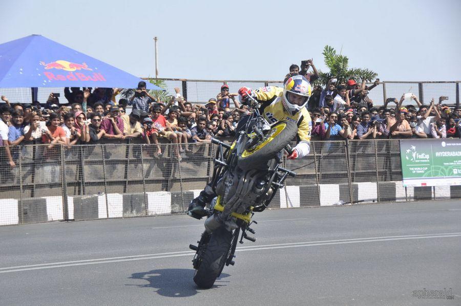 Nagarjuna And  Naga chaitanya Flagoff Redbull F1 Showrun