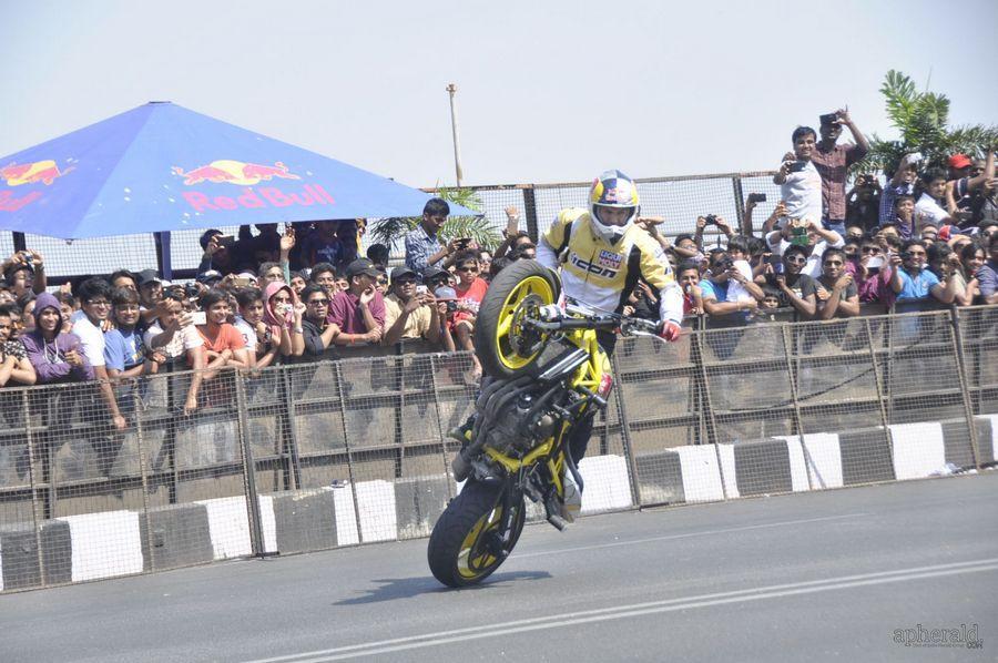 Nagarjuna And  Naga chaitanya Flagoff Redbull F1 Showrun