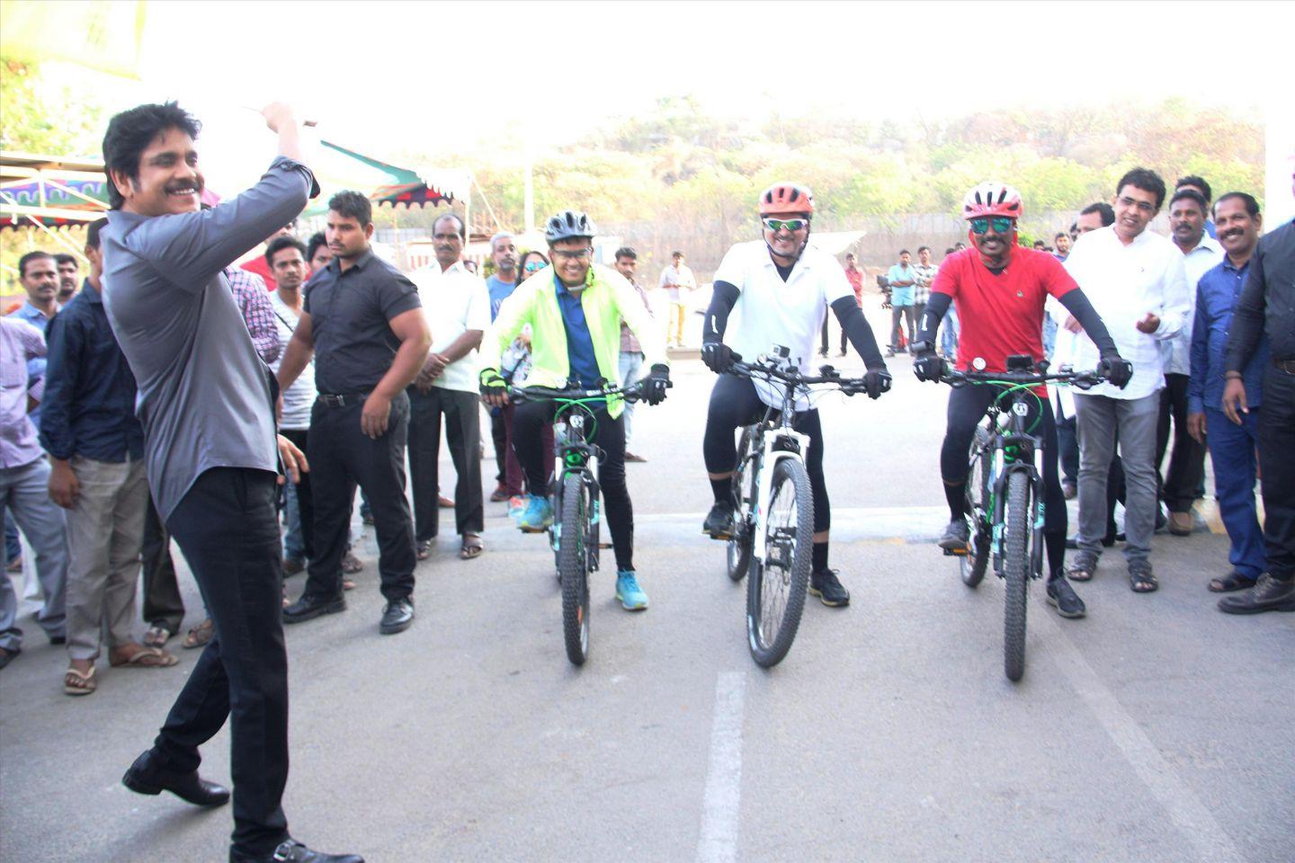 Nagarjuna Flagged Off Yoga Chakra Cyclathon Photos