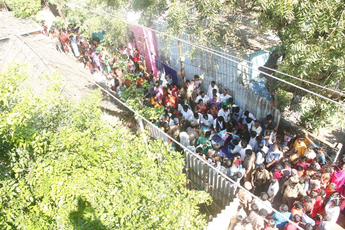 Namita Flood Relife help in Tiruvotriyur Photos