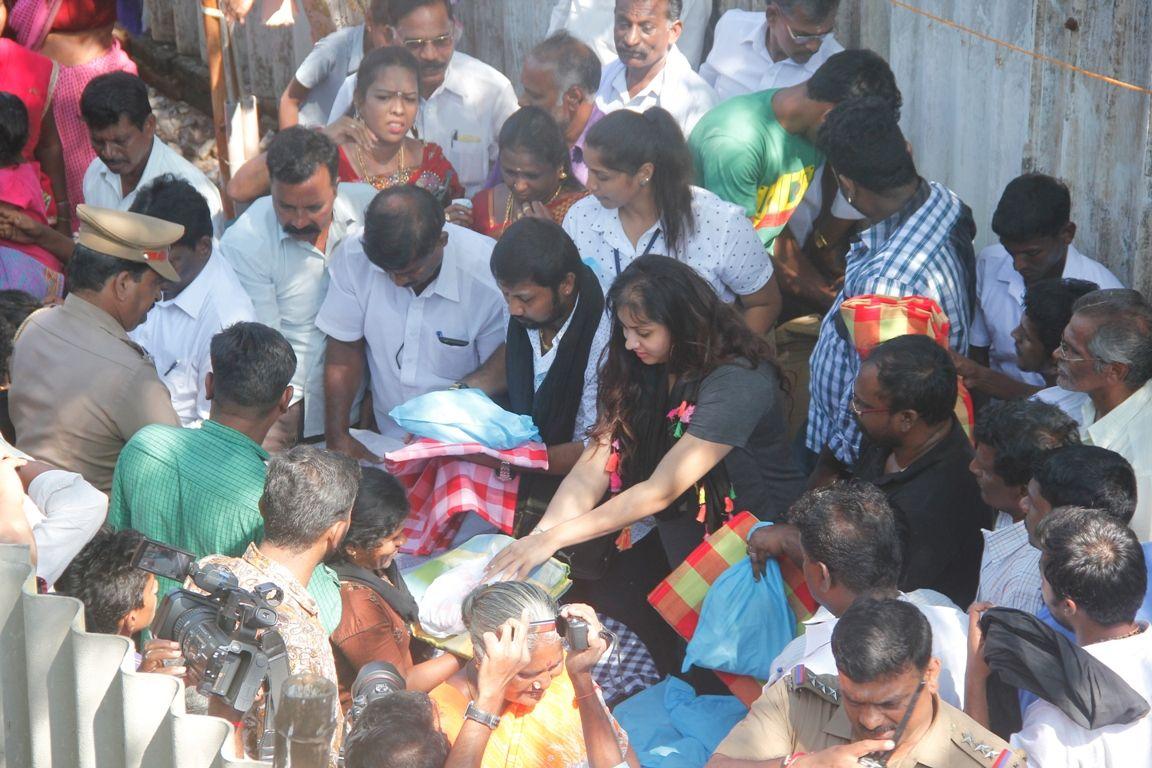 Namita Flood Relife help in Tiruvotriyur Photos