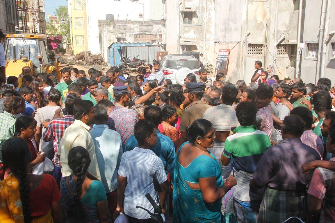 Namita Flood Relife help in Tiruvotriyur Photos