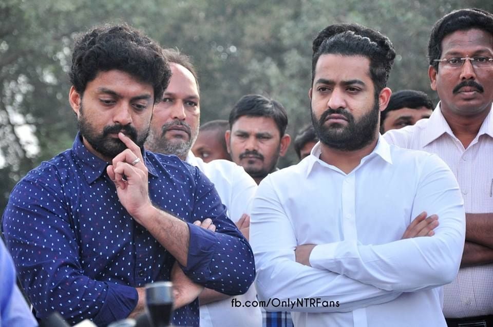 Nandamuri family pays tribute to Sr NTR at NTR Ghat Photos