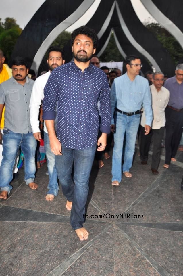 Nandamuri family pays tribute to Sr NTR at NTR Ghat Photos