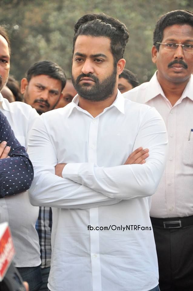 Nandamuri family pays tribute to Sr NTR at NTR Ghat Photos